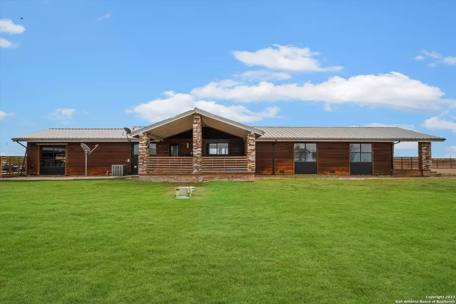 3915 US Highway 181, Floresville, TX 78114