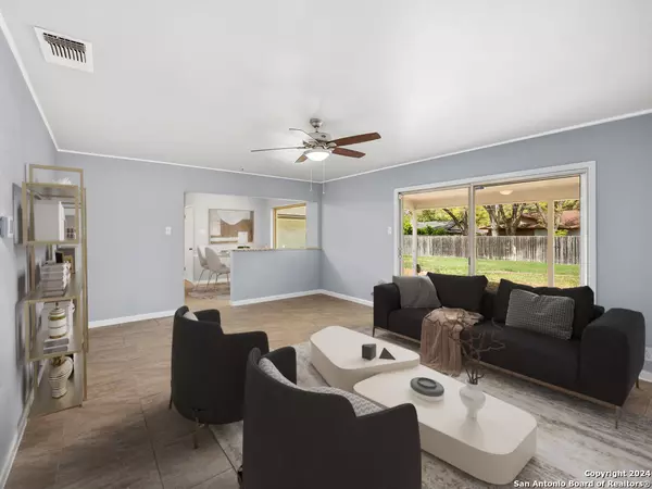 Windcrest, TX 78239-2539,645 MOORSIDE DR