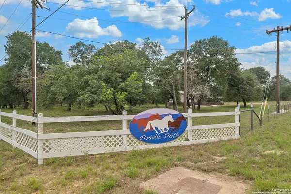 Seguin, TX 78155-8847,105 Bridlewood Path