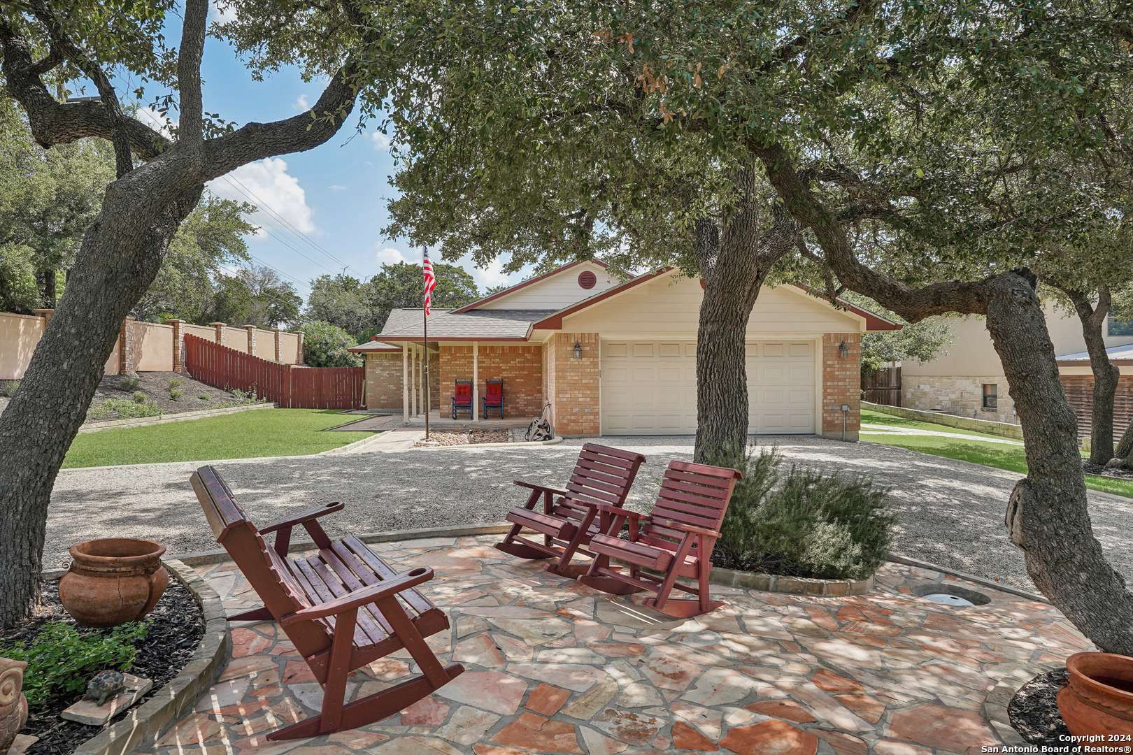 102 Misty Ln W, Kerrville, TX 78028