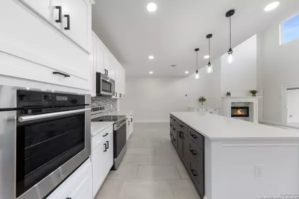 Blanco, TX 78606,121 John Bird