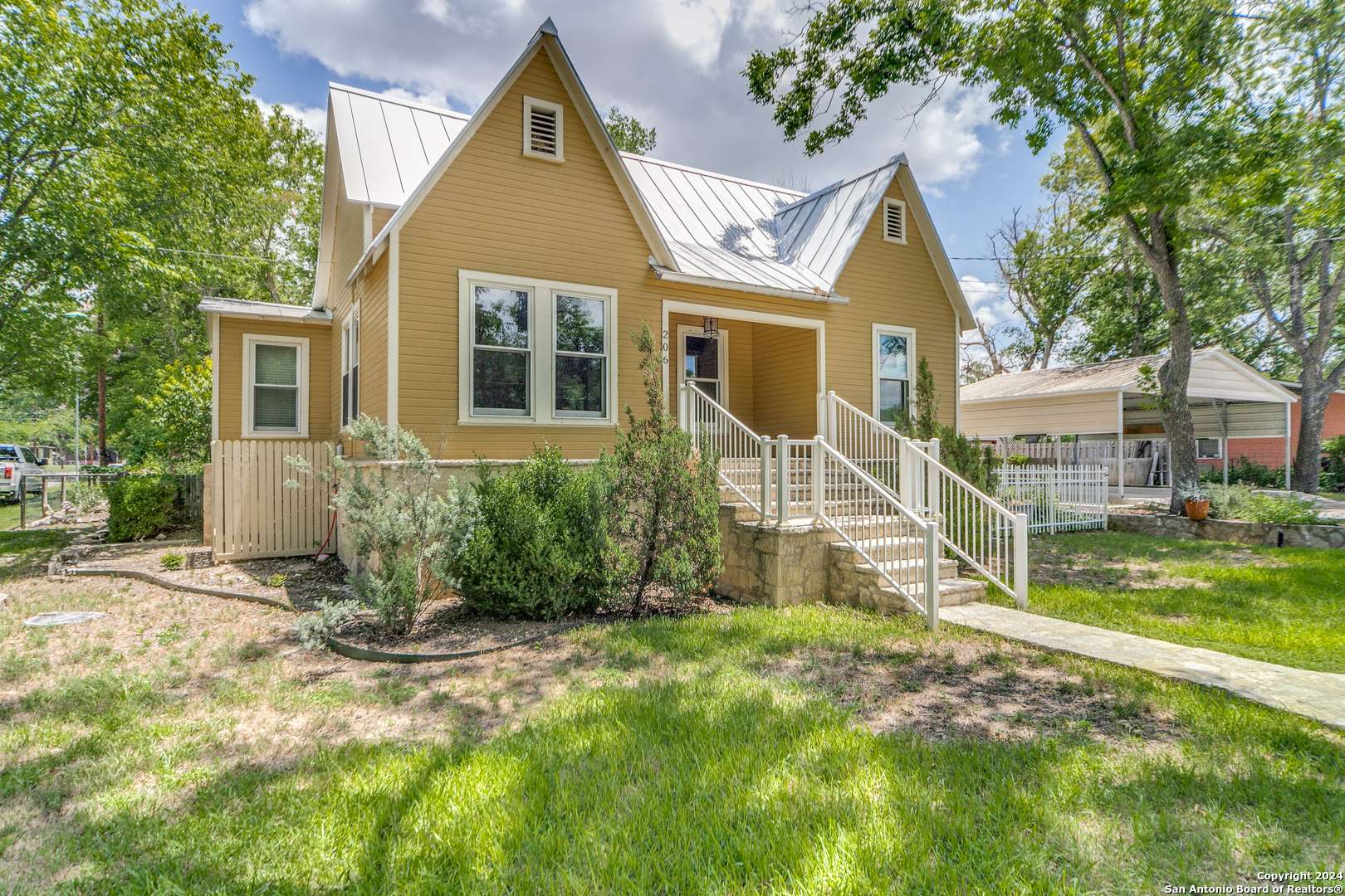 206 BROADWAY, Comfort, TX 78013-2157