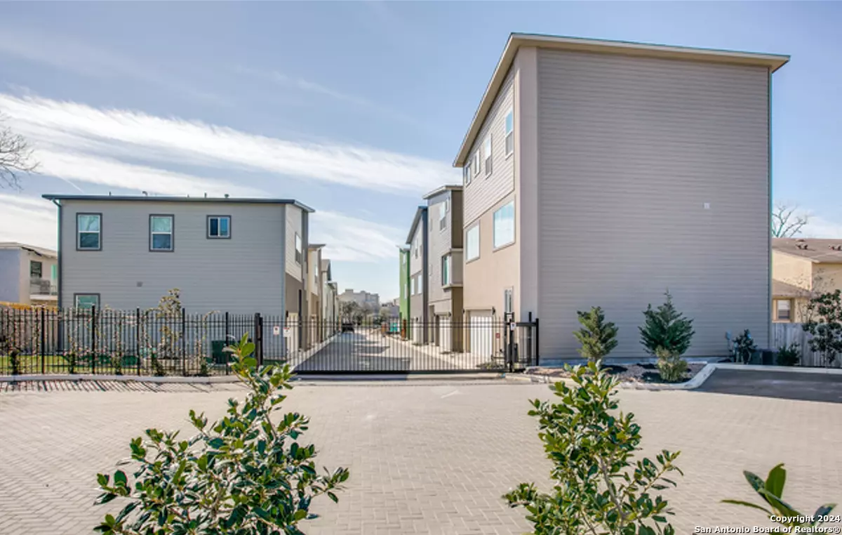 San Antonio, TX 78209-2439,1618 LAWNDALE DR UNIT 8