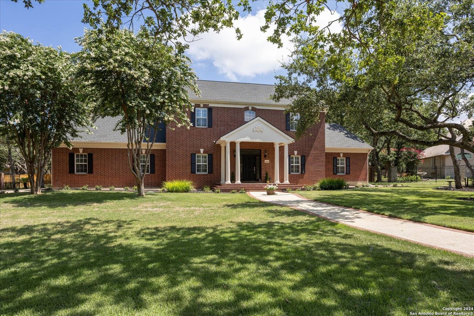8235 Jamestown Sq,  Boerne,  TX 78015-6506