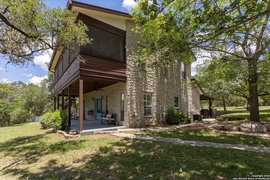 233 WALNUT GROVE RD, Boerne, TX 78006-6447