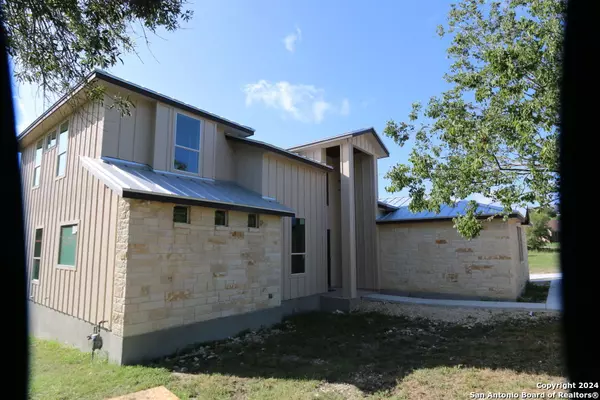 Castroville, TX 78009,105 River Bluff