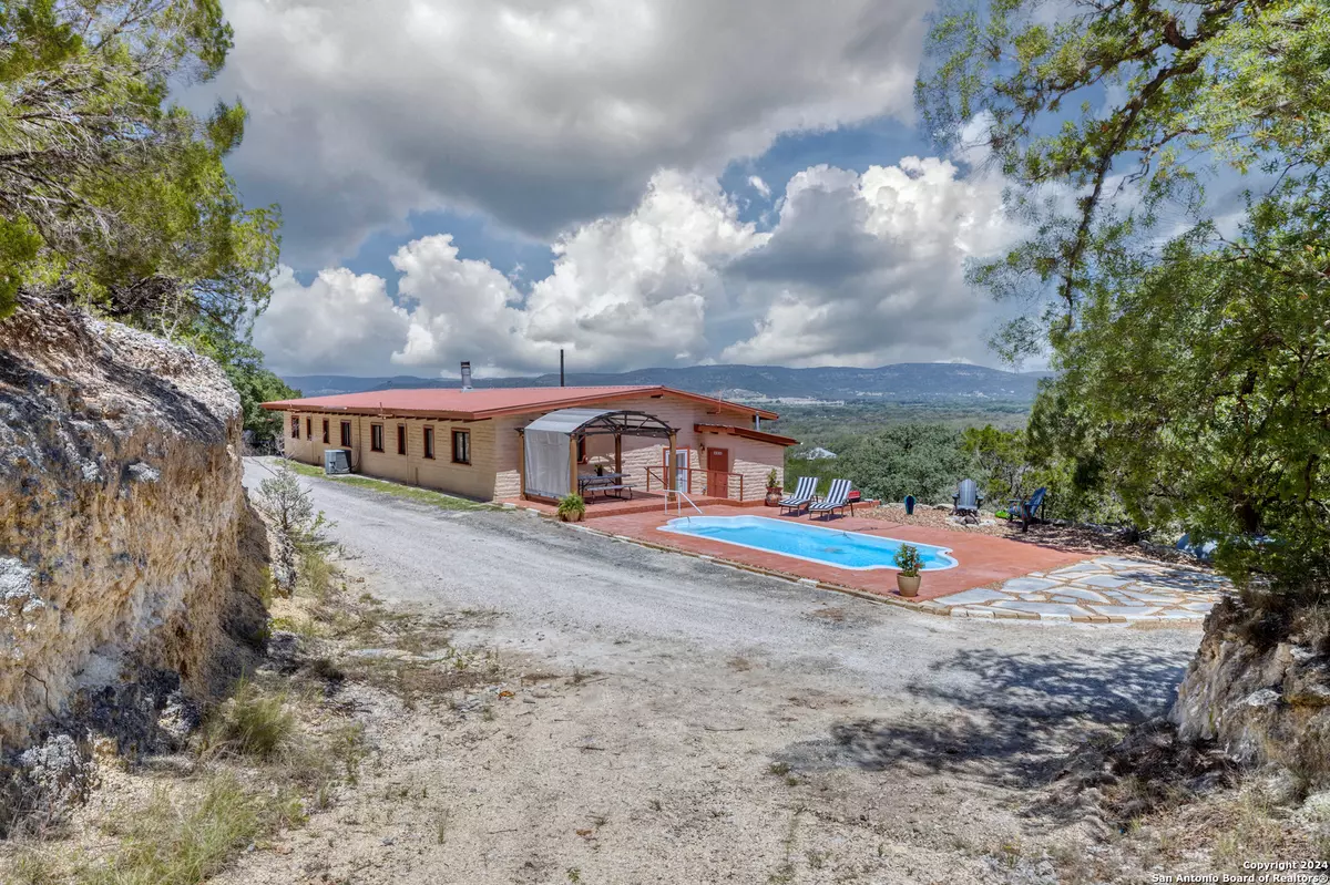 Leakey, TX 78873,977 CAMINO PRIMERO