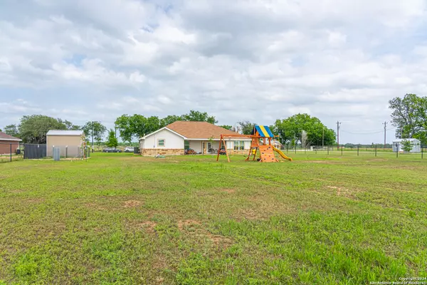 Devine, TX 78016,2519 county road 5710