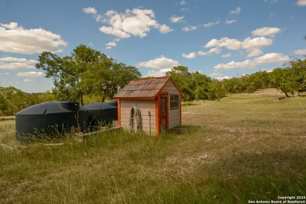 Utopia, TX 78884,1506 Thanksgiving Road