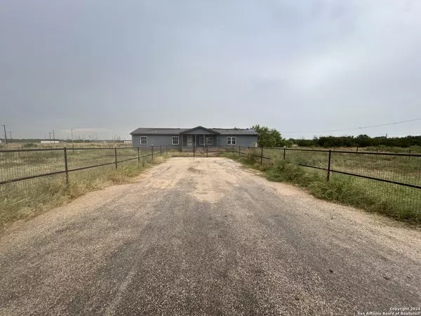 Pearsall, TX 78061,203 county road 1151