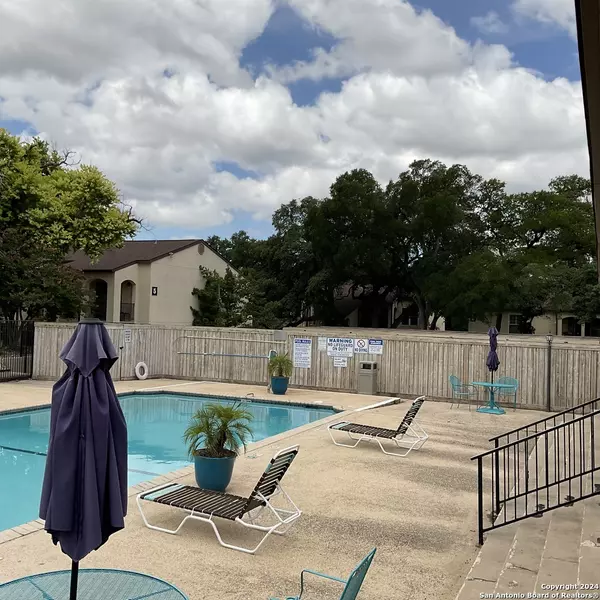 8702 VILLAGE DR UNIT 123, San Antonio, TX 78217-5402