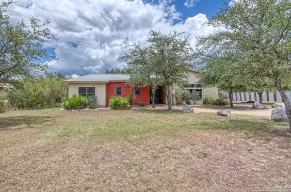 900 TIERRA LINDA, Concan, TX 78838