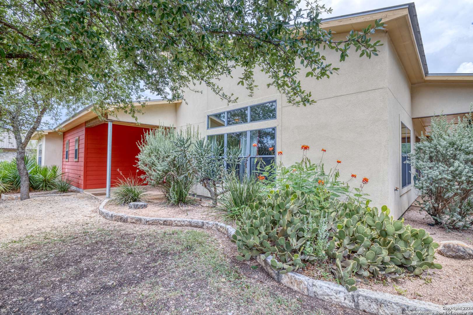 Concan, TX 78838,900 TIERRA LINDA