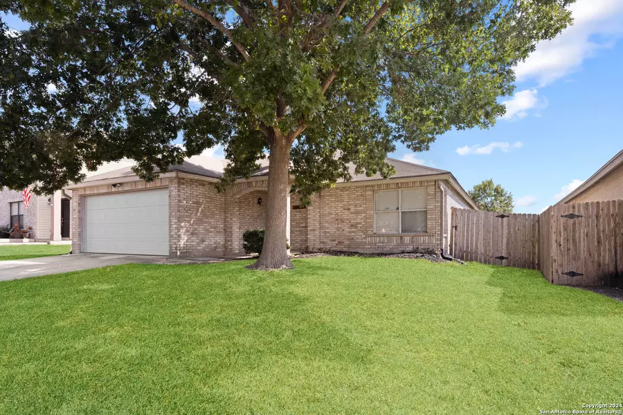 8026 Chestnut Cedar, Converse, TX 78109