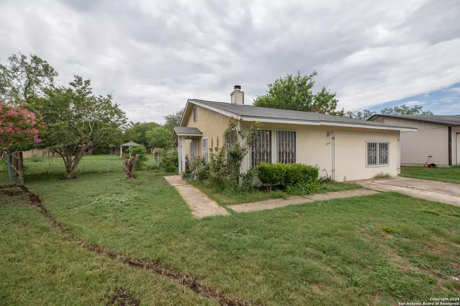 5850 ADALONE CV, San Antonio, TX 78242-2935