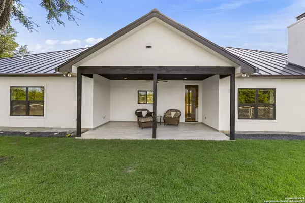 Pipe Creek, TX 78063-5817,1295 CIELO RIO DR
