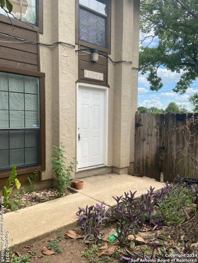 10569 STARCREST DR, San Antonio, TX 78217-2877