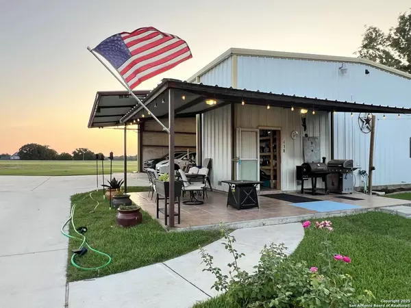 Seguin, TX 78155,418 TAILWIND DR