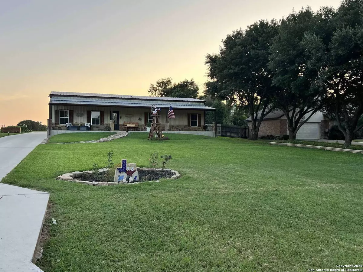 Seguin, TX 78155,418 TAILWIND DR