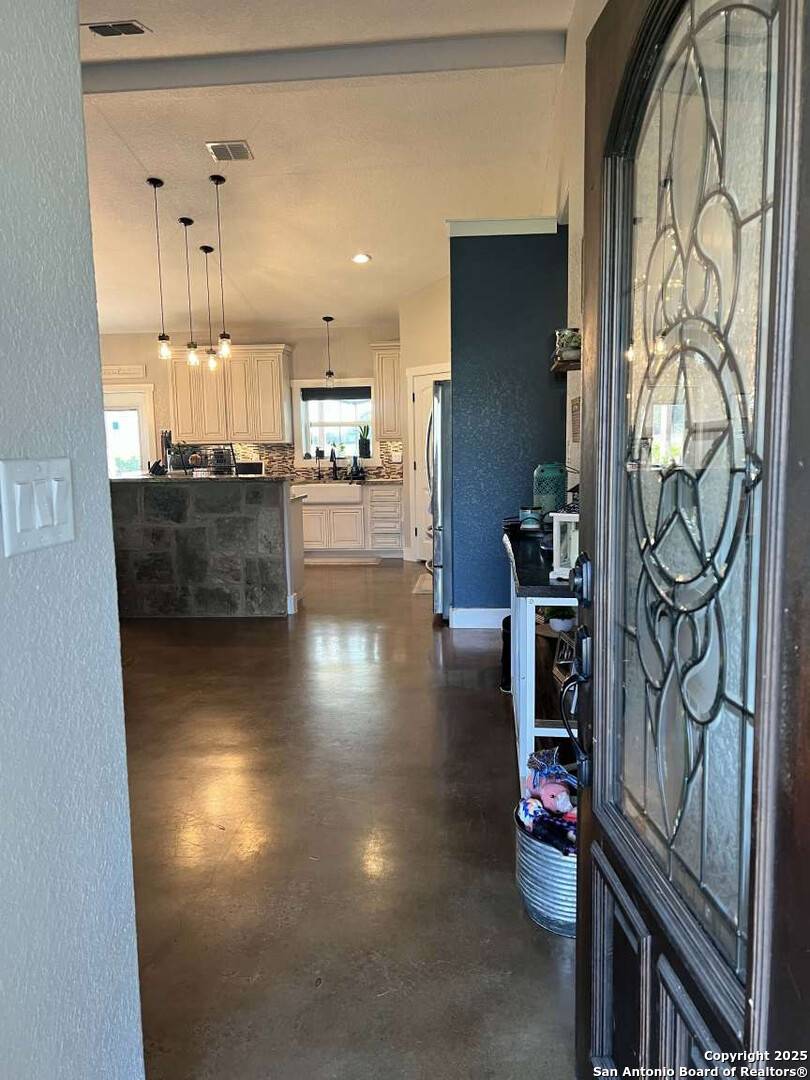 Seguin, TX 78155,418 TAILWIND DR