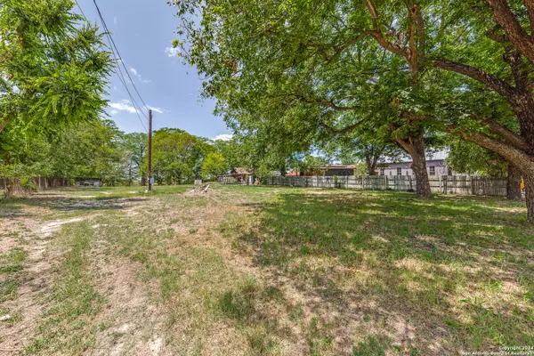 Comfort, TX 78013,609 WATER ST