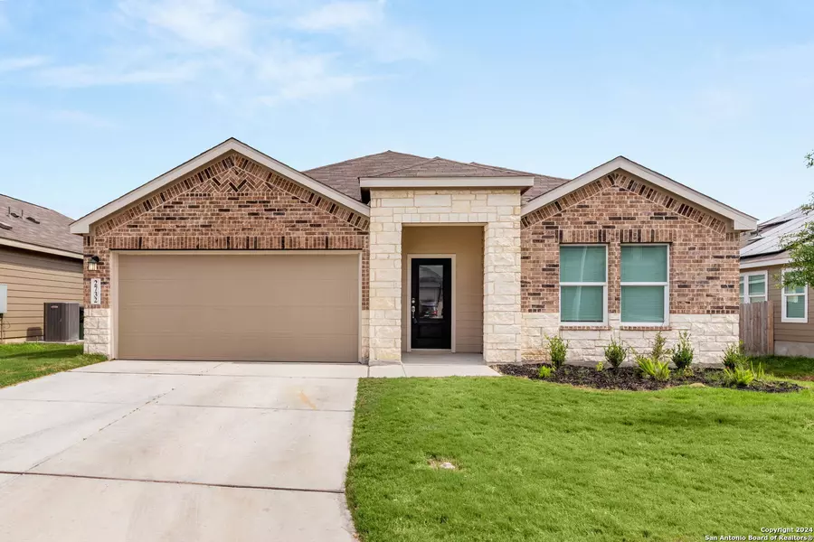 2732 NUEVA CORDOVA, Seguin, TX 78155