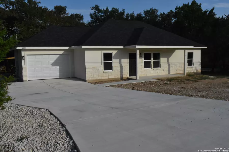 1929 Desiree St, Canyon Lake, TX 78133