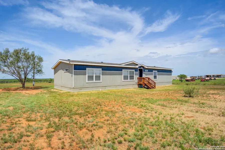 2312 SH 173, Jourdanton, TX 78026