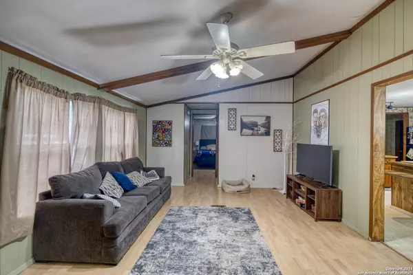 Uvalde, TX 78801,372 County Road 110