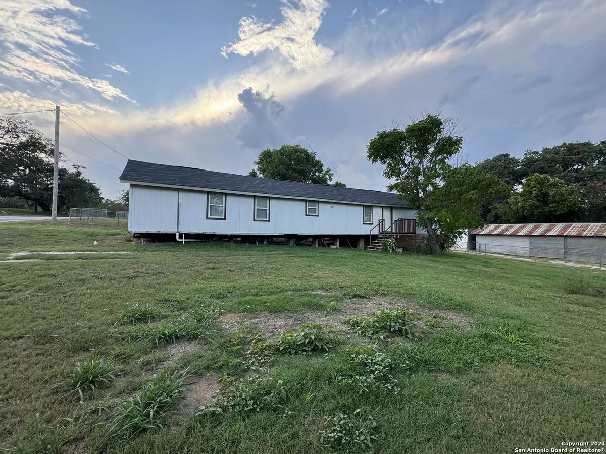 Pleasanton, TX 78064,516 W College St