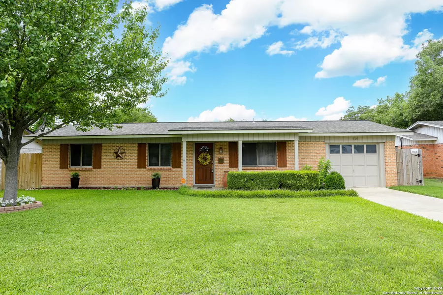 104 CLOVERLEAF DR, Schertz, TX 78154-2404