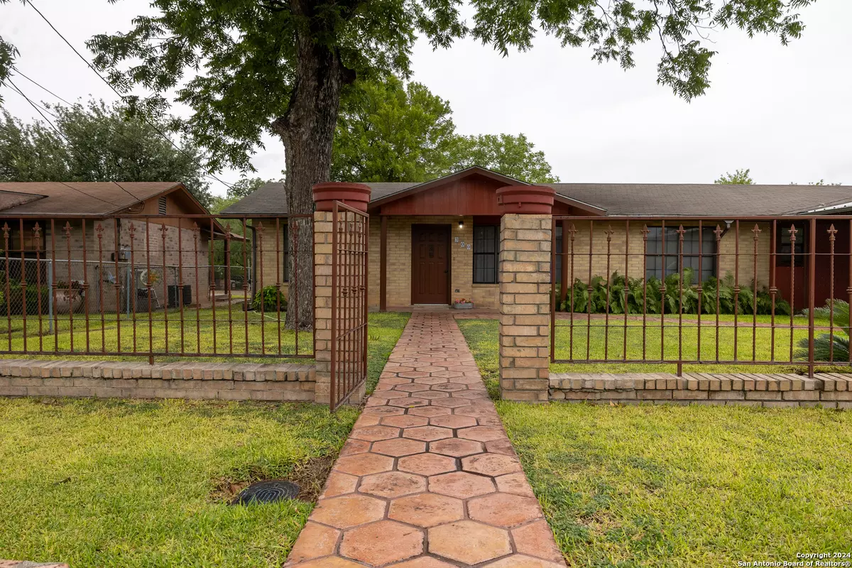 Uvalde, TX 78801,300 BOHME