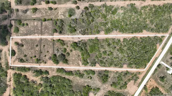 Stockdale, TX 78160,255 CR 477