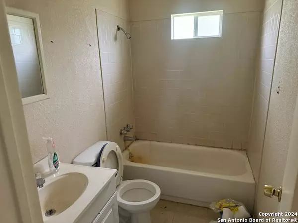 Seguin, TX 78155-2464,1031 JUAREZ ST