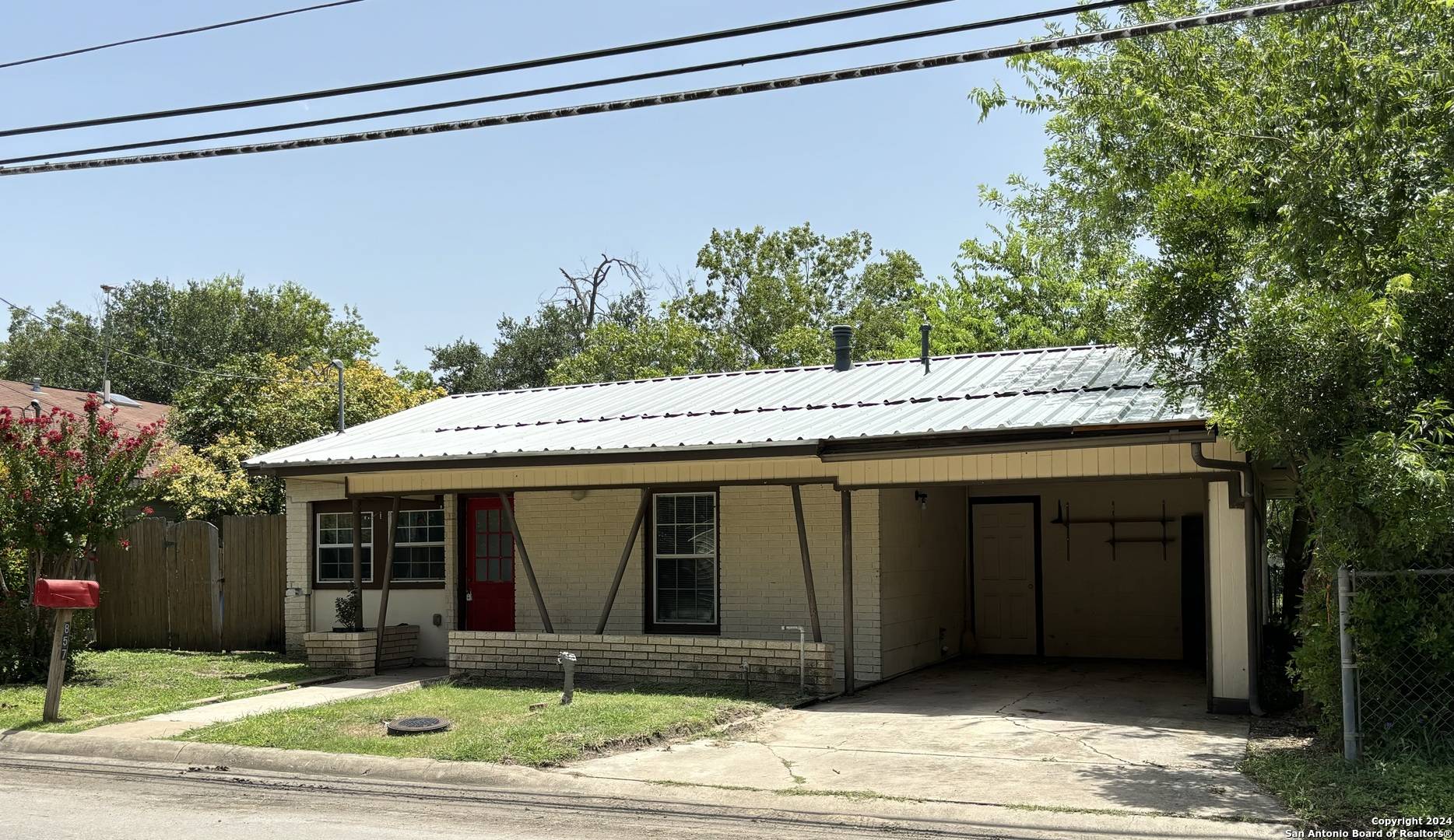 Seguin, TX 78155-4839,857 IRELAND ST