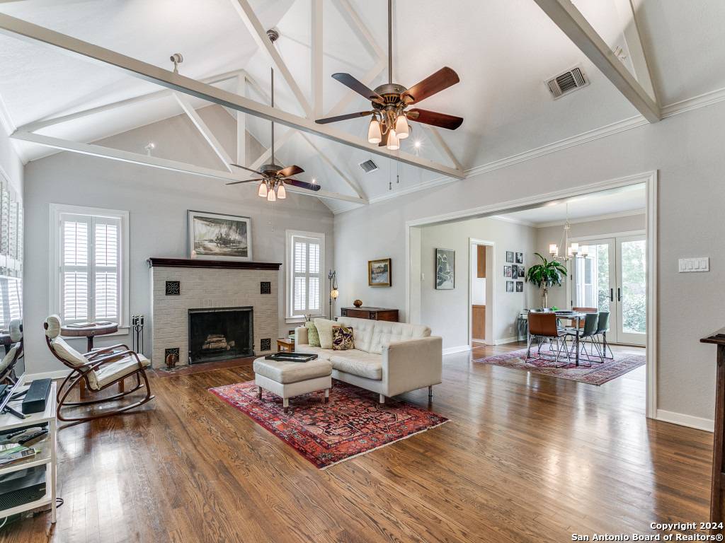Alamo Heights, TX 78209-4532,207 INSLEE AVE
