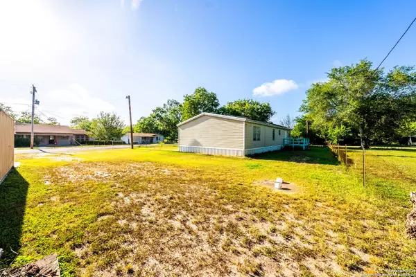 Kenedy, TX 78119,522 4th