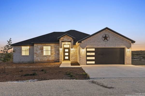 59 Legend Hills, Uvalde, TX 78801