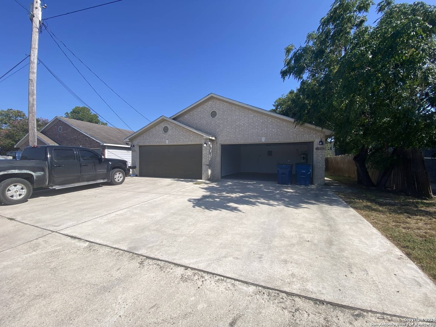 Pleasanton, TX 78064,613 Market