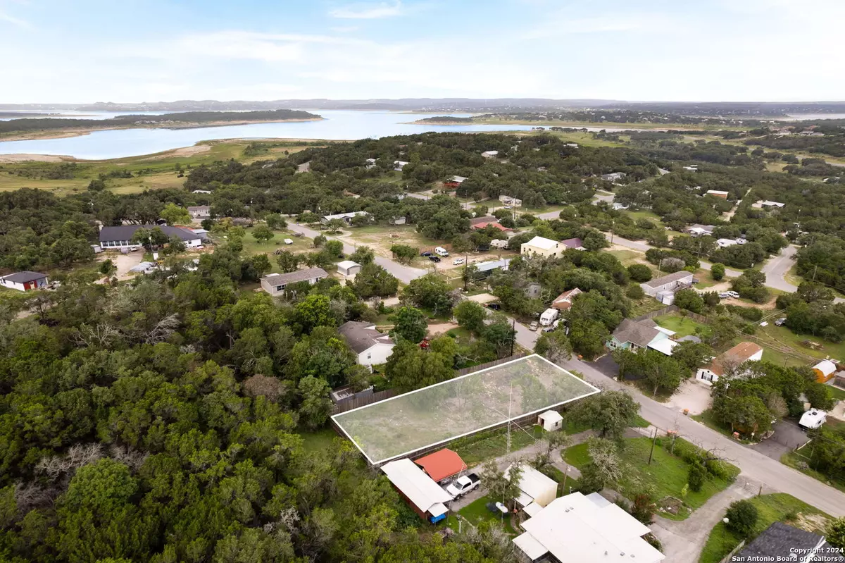 Canyon Lake, TX 78133,1983 Live Oak