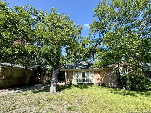 728 GETTY ST, Uvalde, TX 78801-4302