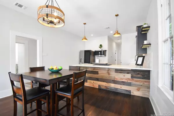 San Antonio, TX 78202-2056,823 N PALMETTO