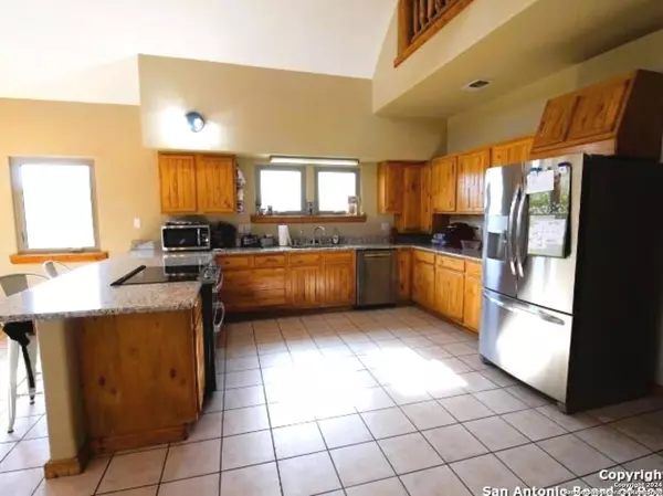 Lakehills, TX 78063-6526,350 WHITE BASS DR