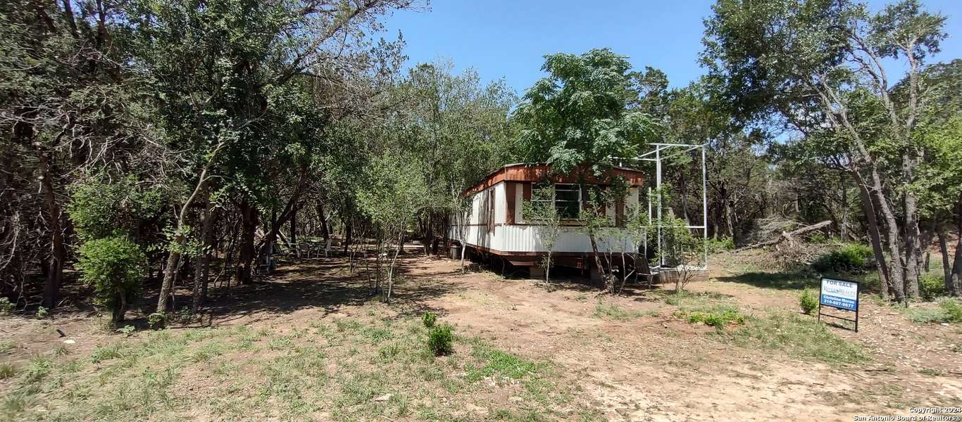 134 Hidden Valley Dr, Bandera, TX 78003