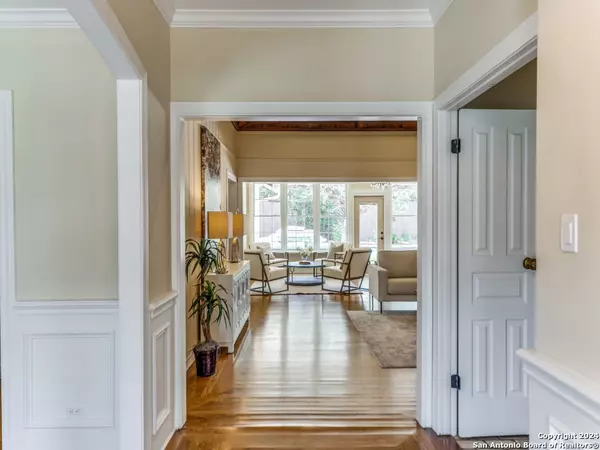 Hollywood Park, TX 78232,200 robledo verde