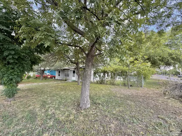 Uvalde, TX 78801,223 Geraldine St