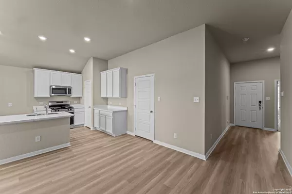 San Antonio, TX 78222,8433 Roadrunner Passage