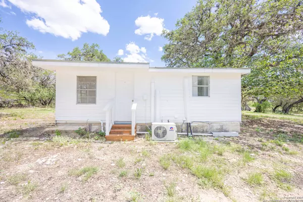 Hondo, TX 78861,511 CR 342