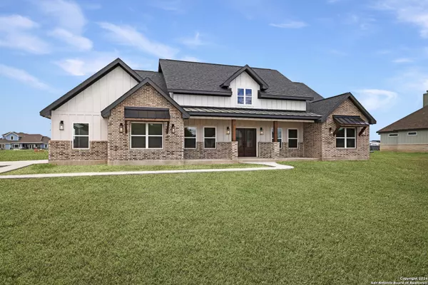 327 century oaks, Seguin, TX 78155