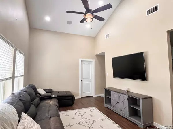 Uvalde, TX 78801,448 Melody